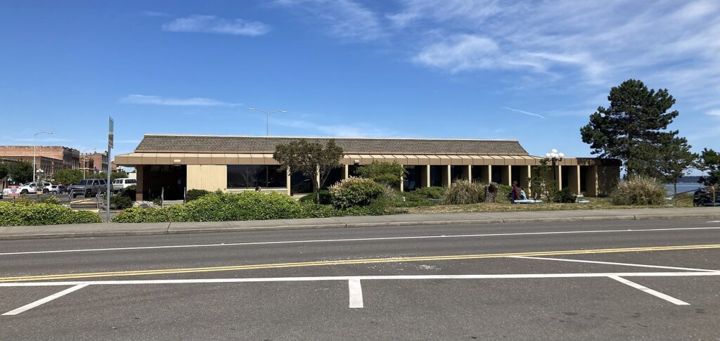 A single-story U.S. Bank branch building in Port Townsend, Washington, seen across an empty parking lot